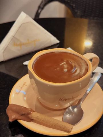 Viralizou, a gente experimentou… e agora fica a pergunta: você já provou o Mexicano da Kopenhagen? 🤎☕

Uma pausa gostosa no passeio pelo Teresópolis Shopping. ✨

📍1º Piso - Entrada lateral