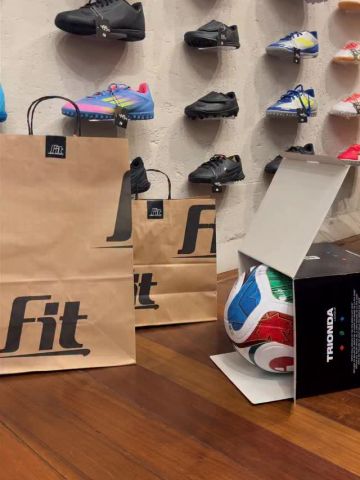 🏆 O Espaço da Copa do Teresópolis Shopping está esperando por você no 3º piso!

Funcionando diariamente das 11h às 20h, o espaço foi preparado para reunir torcedores de todas as idades em uma experiência cheia de diversão e interação. Por lá, você encontra área para troca de figurinhas, transmissão dos jogos, totens interativos, jogos recreativos inspirados nos clássicos das competições e Wi-Fi gratuito.

E tem mais: todos os jogos com início até às 19h serão transmitidos em nosso painel de LED na Praça de Alimentação, para você acompanhar cada lance, reunir os amigos e torcer pelo seu time favorito com muito mais emoção.

Venha viver o clima da Copa no Teresópolis Shopping! 🎉⚽